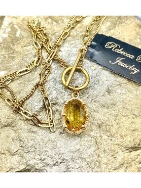 Gold Toggle Necklace with Crystal Éclat Pendant: Yellow